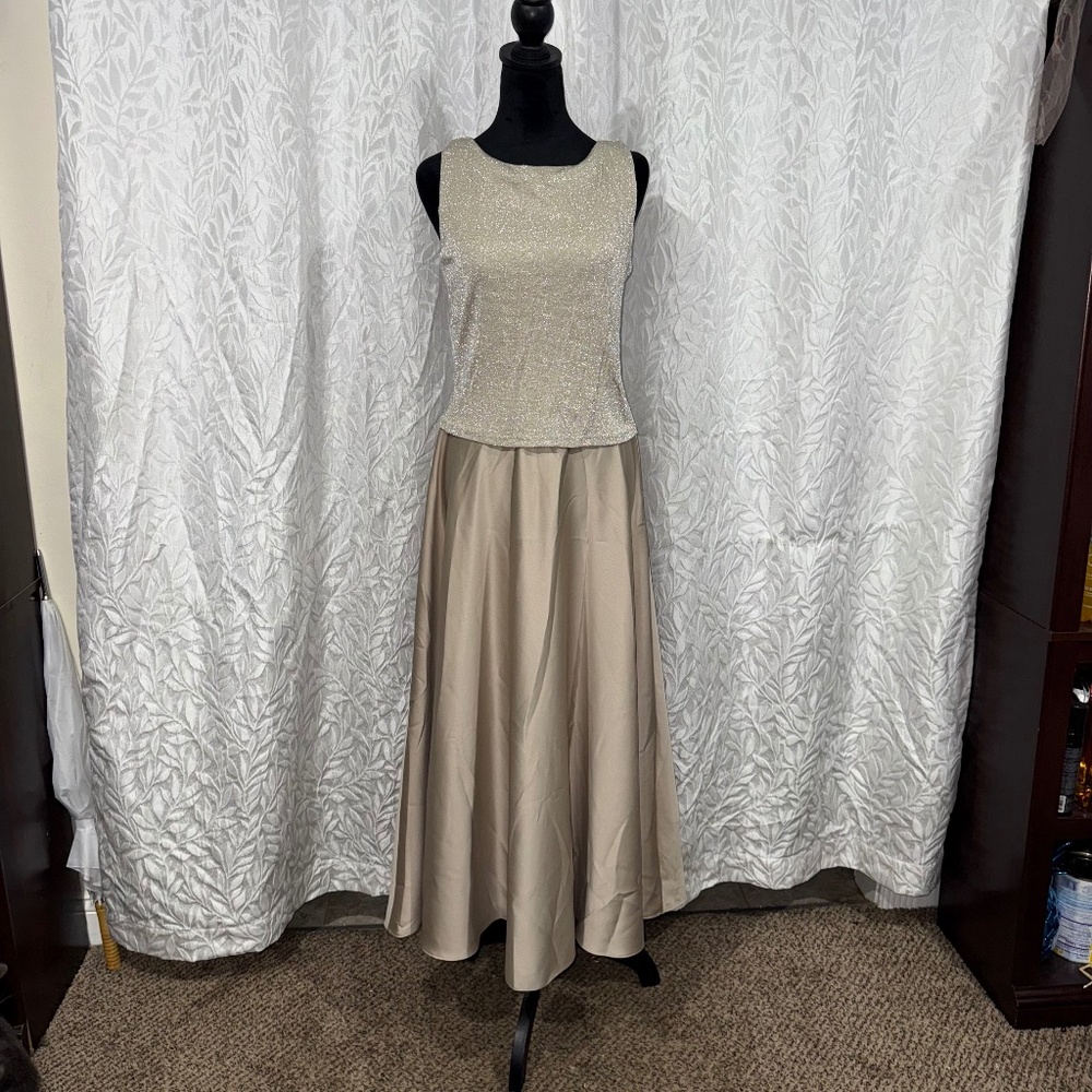Arianna modest beige and gold top and long skirt look alike Champaign size 10